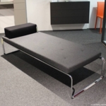 TECTA Liege Oblique F 16 Stoff anthrazit mit Kissen
