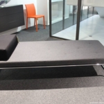 TECTA Liege Oblique F 16 Stoff anthrazit mit Kissen