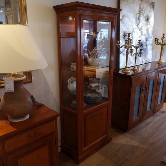 Vitrine Kirschbaum links