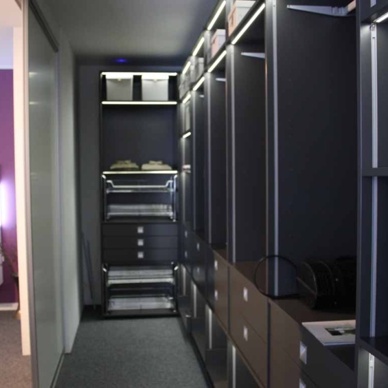 TRÜGGELMANN Kleiderschrank weiß/grau