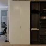 TRÜGGELMANN Kleiderschrank Logo Lack weiß