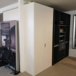 TRÜGGELMANN Kleiderschrank Logo Lack weiß